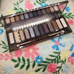 Urban Decay Makeup - Urban Decay Smoky Eyeshadow Palette Urban Decay Makeup - Urban Decay Smoky Eyeshadow Palette